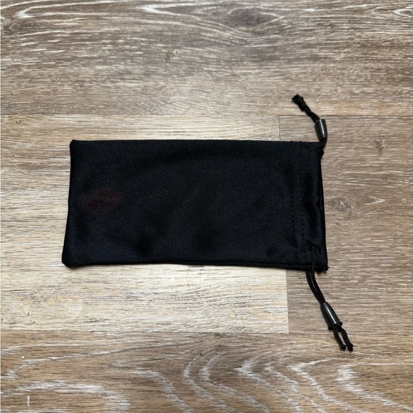 GUCCI— dust bag for sunglasses - Picture 2 of 2